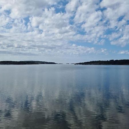 Foertjusande Gaesthus Med Parkering Fjällbacka Esterno foto