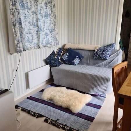 Foertjusande Gaesthus Med Parkering Fjällbacka Esterno foto