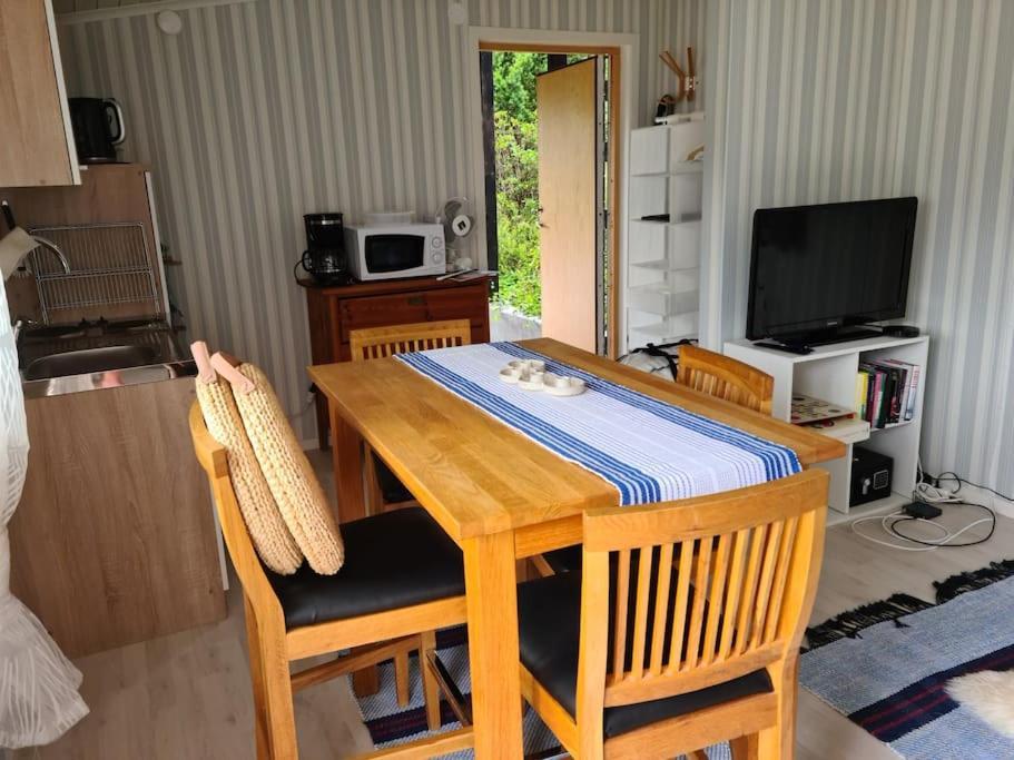 Foertjusande Gaesthus Med Parkering Fjällbacka Esterno foto